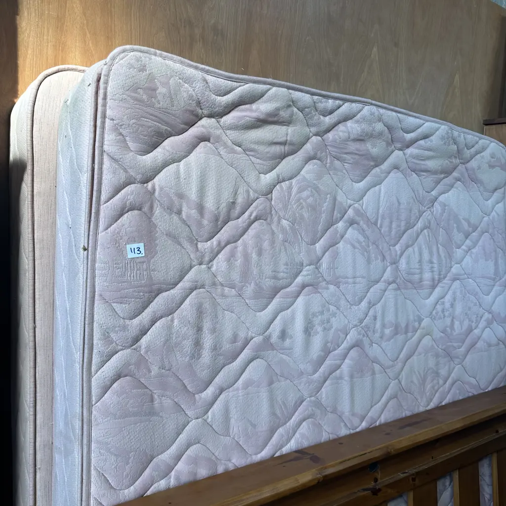 Double bed - average Image 1++