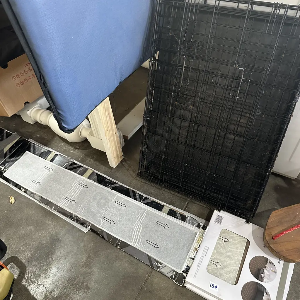 adhesive tiles and pet cage Image 1++