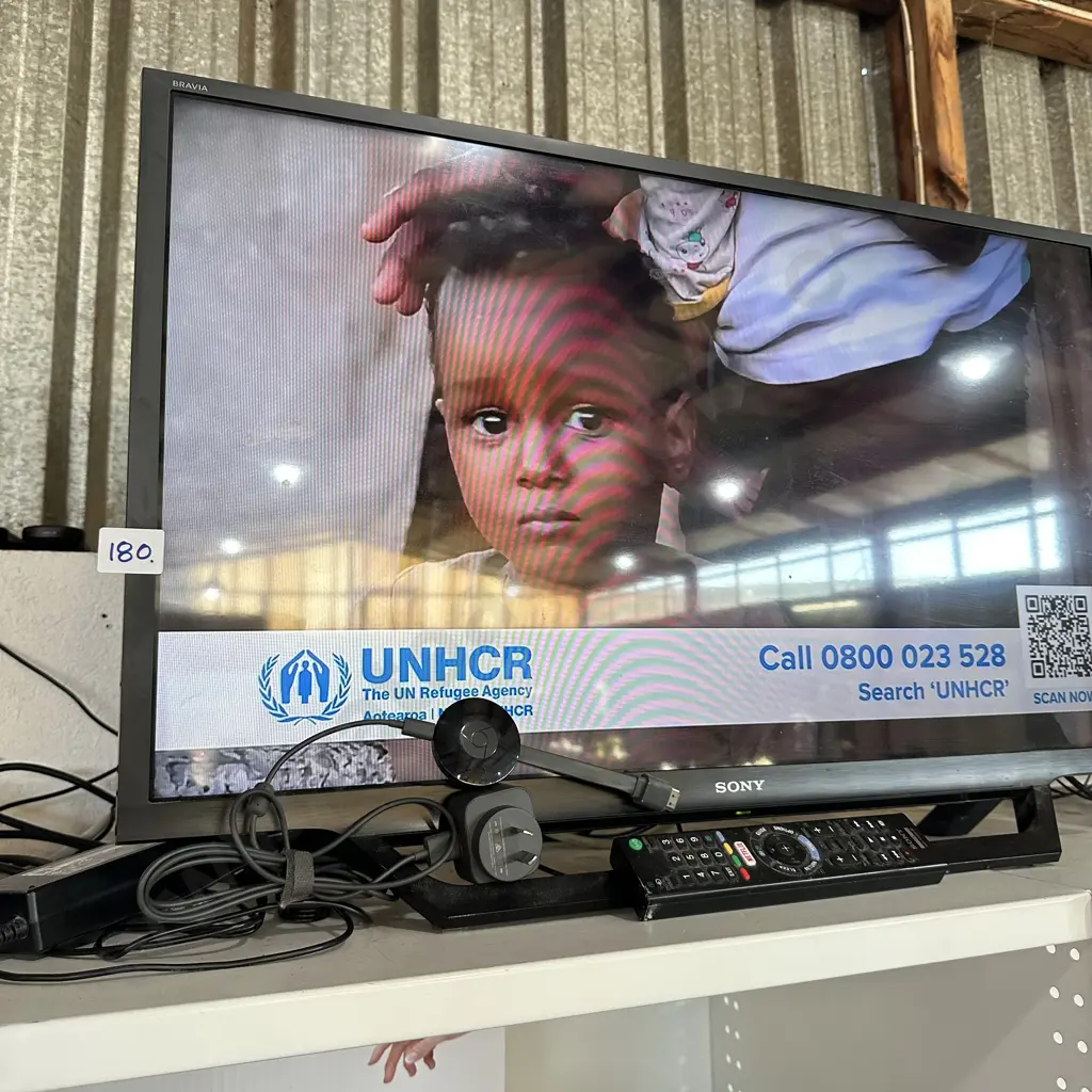 Sony Tv with chrome cast 32inch Image 1++