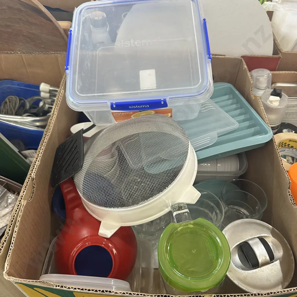 Box of assorted items inc Sistema Image 1++