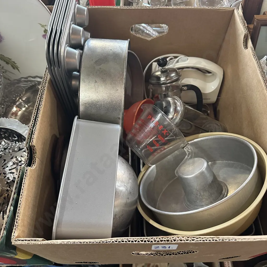 Box of baking, pyrex jug etc. Image 1++