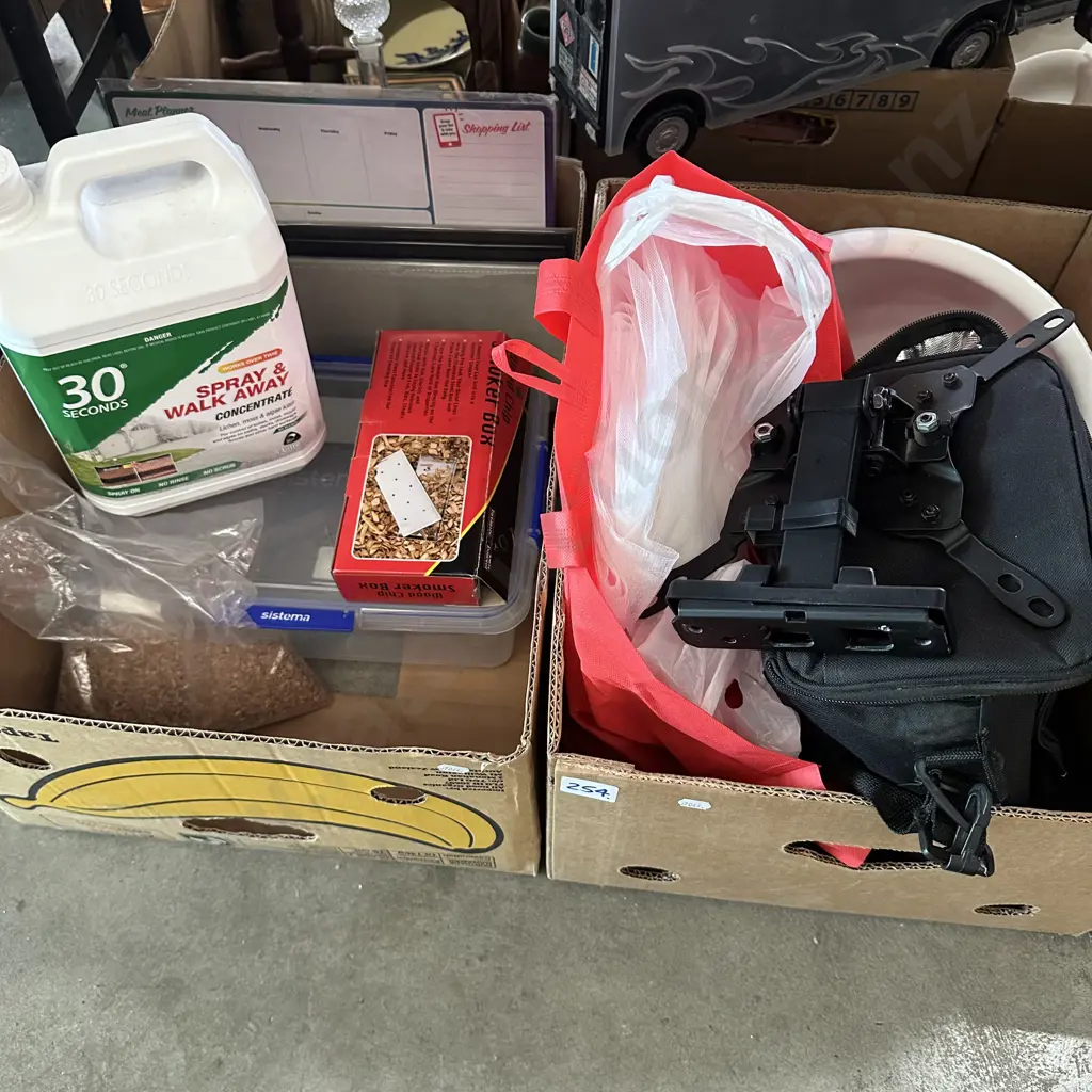 Two boxes Full 30 seconds, sistema, tv bracket etc. Image 1++