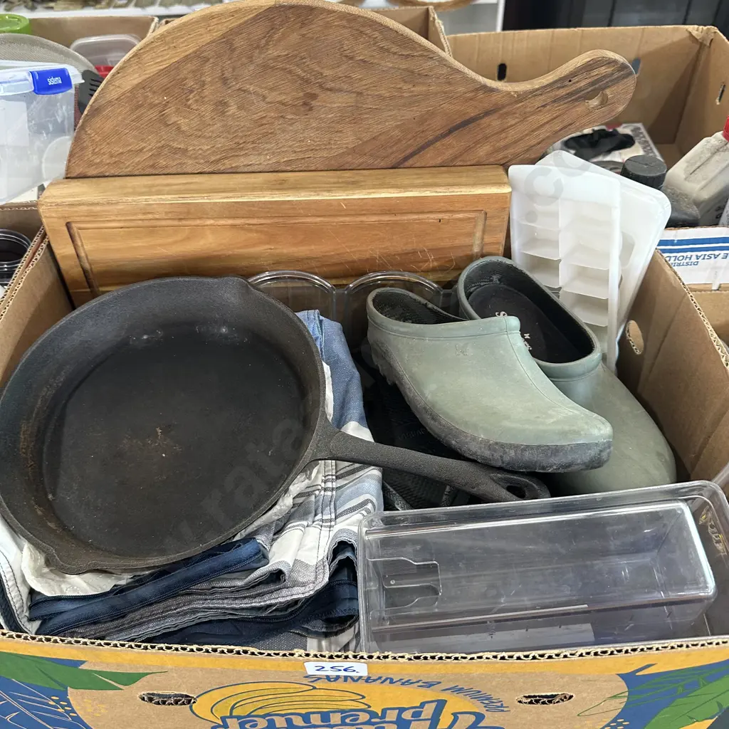 Box lot cast pan, wooden platter, super king duvet set etc. Image 1++