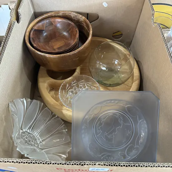 Box lot bowls and nibble dish etc.