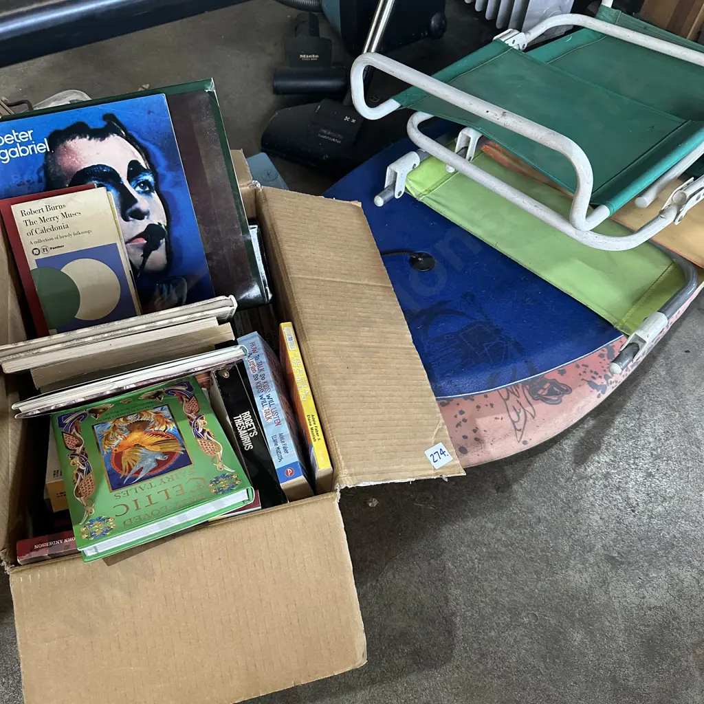 Bay lot of books, 3 boogie boards and 4 beech chairs. Image 1++