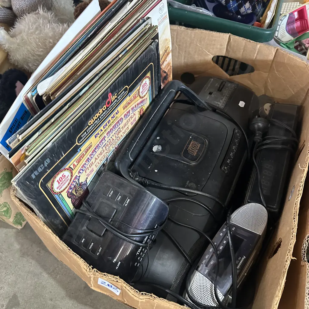 Records, radio and clock radios Image 1++
