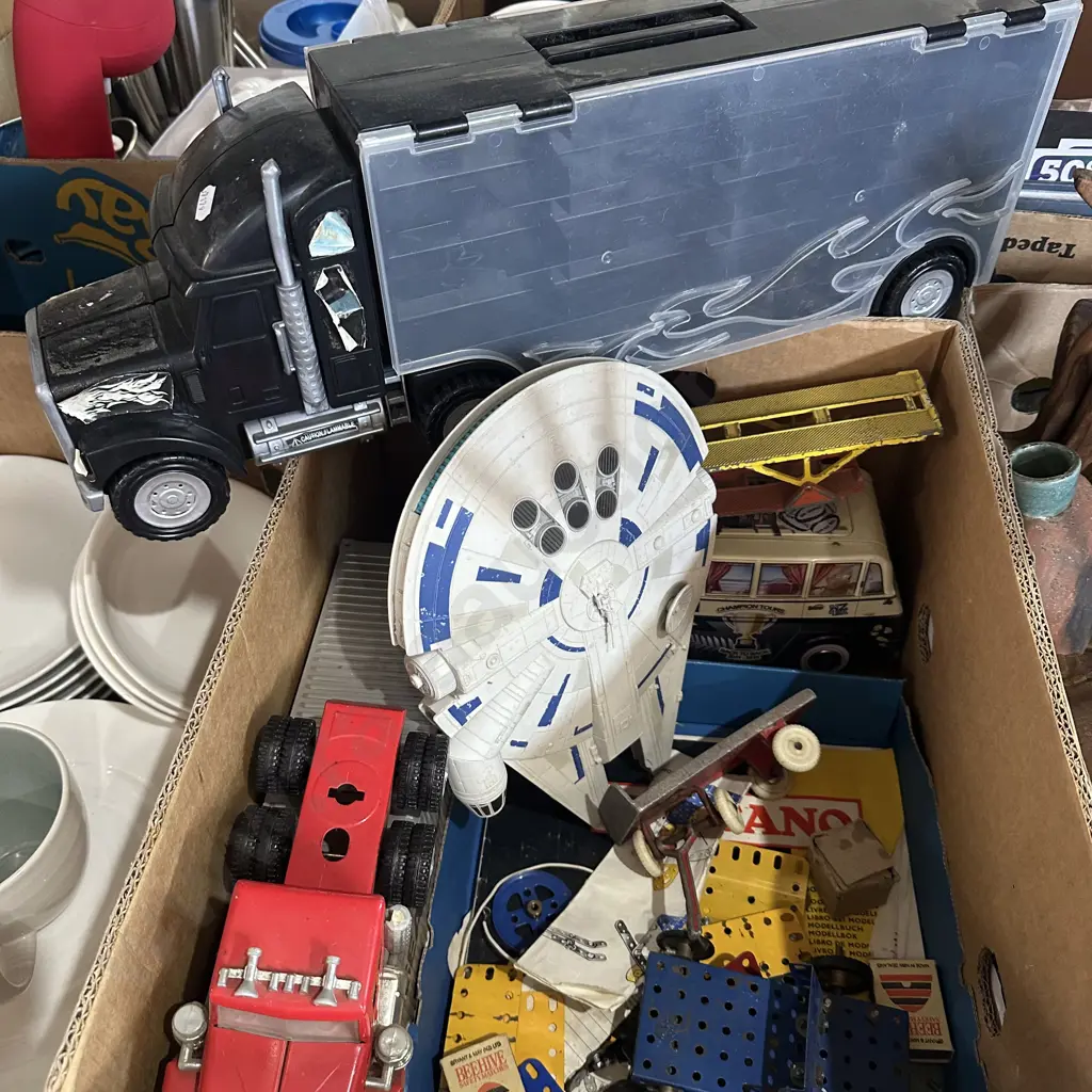 Meccano, vintage trucks and toys. Image 1++