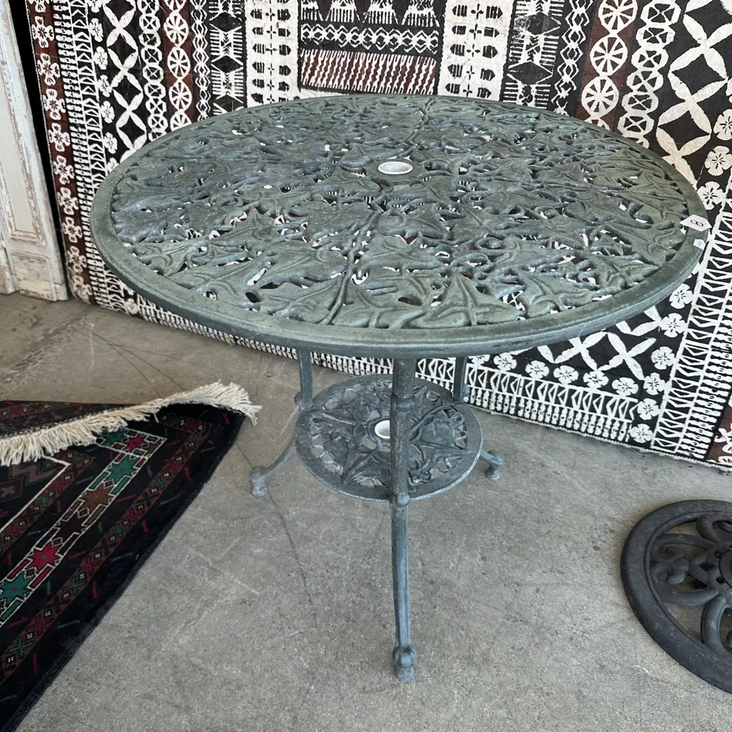 garden alum table Image 1++