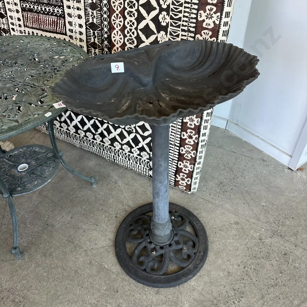 plastic bird bath Image 1++