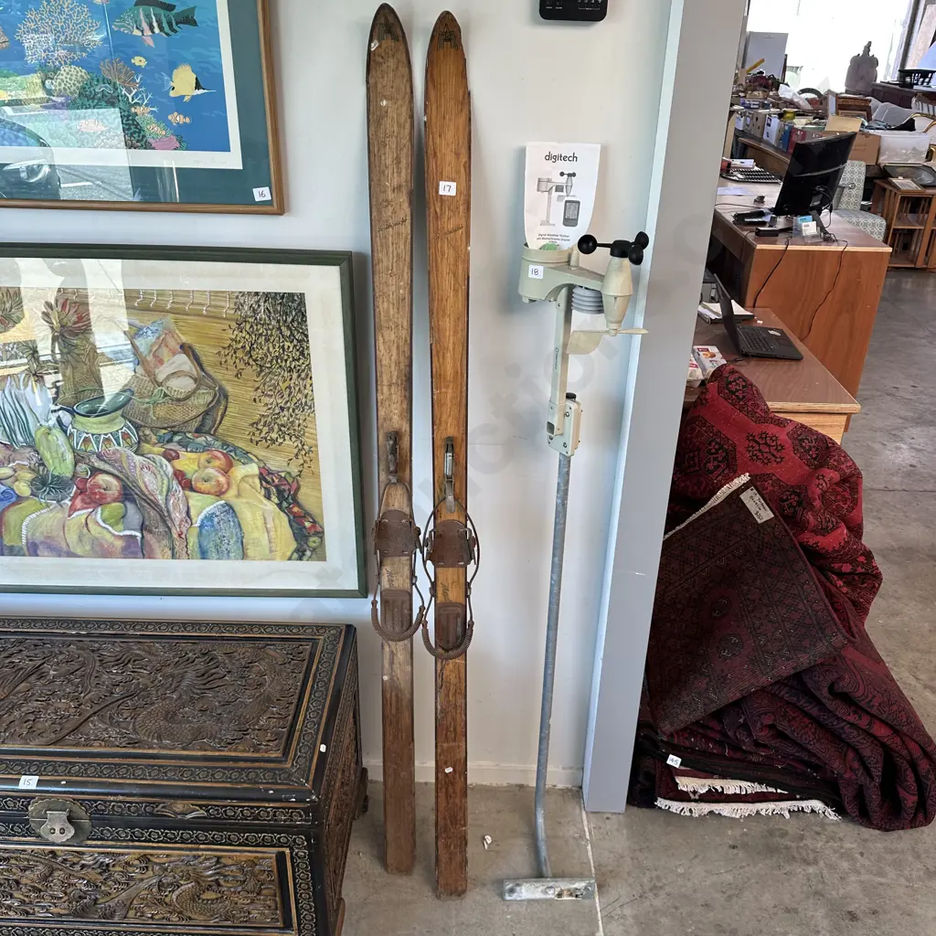 antique skis Image 1++