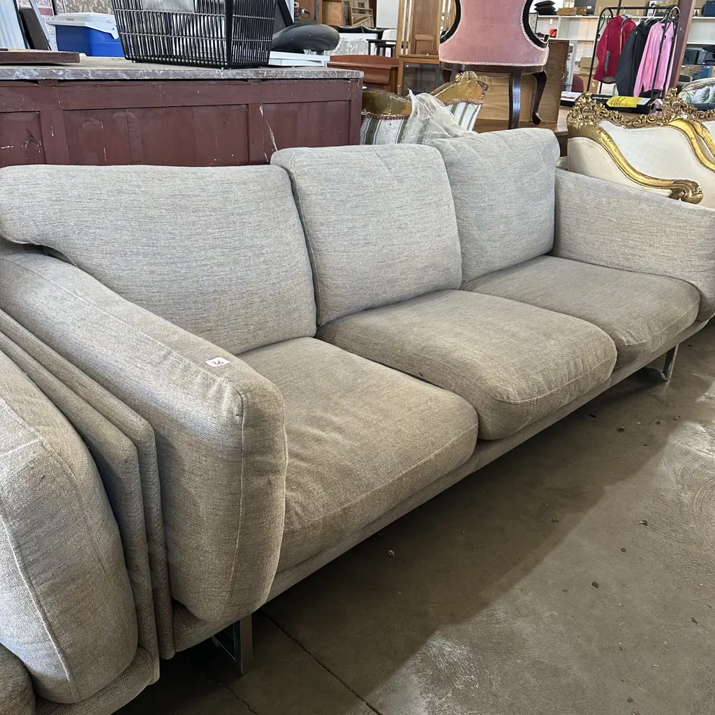 2pc woolen lounge suite (2 photos) Image 1++