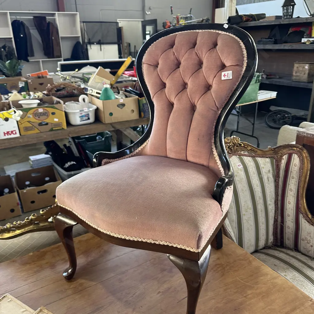 bedroom chair and box bedding Image 1++