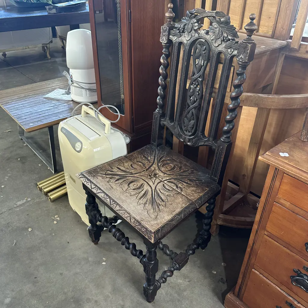 Antique carved Oak chair Image 1++
