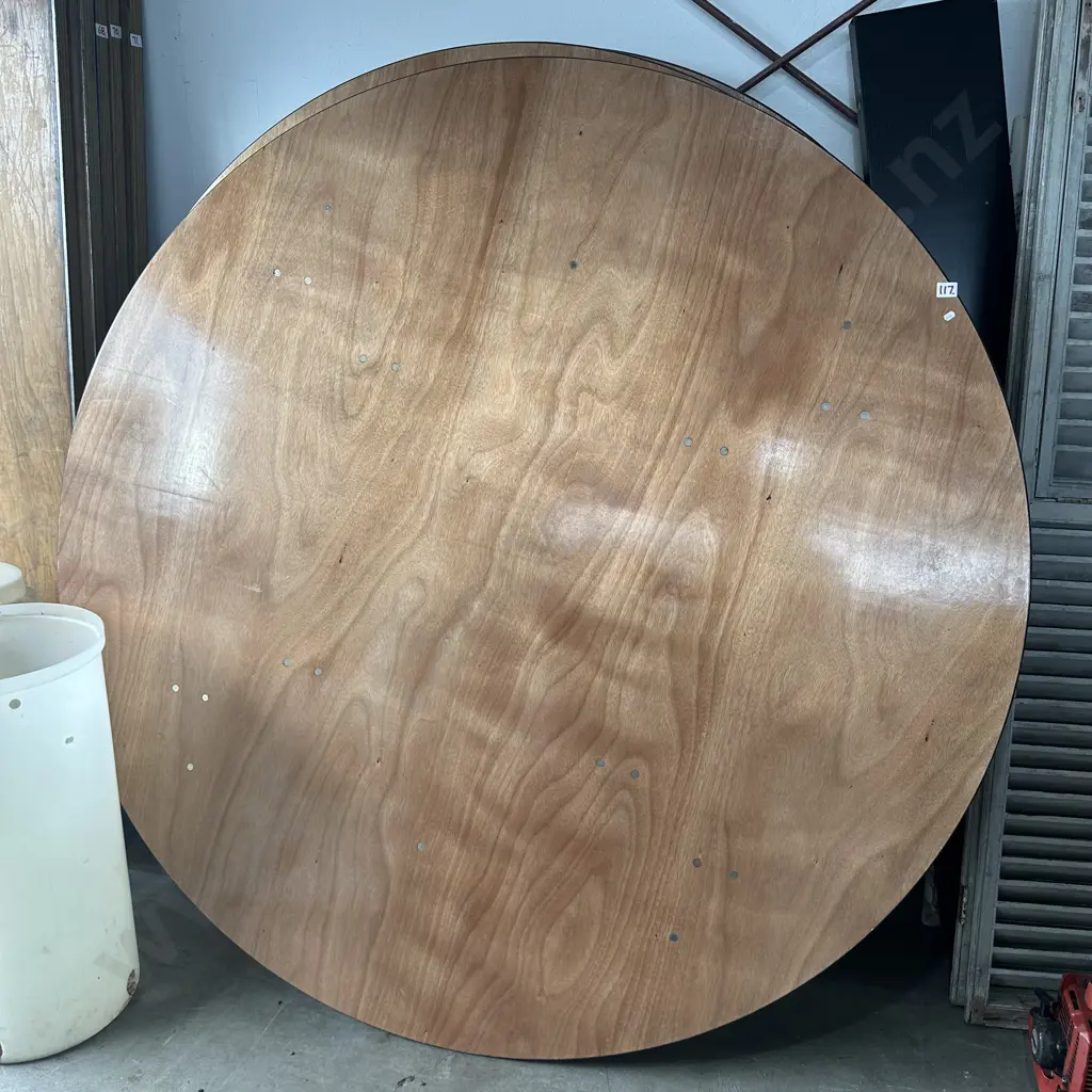 large round catering trestle table Image 1++