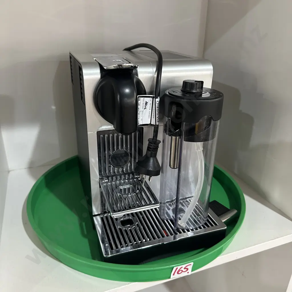 DeLonghi Nespresso coffee maker and tray. Image 1++