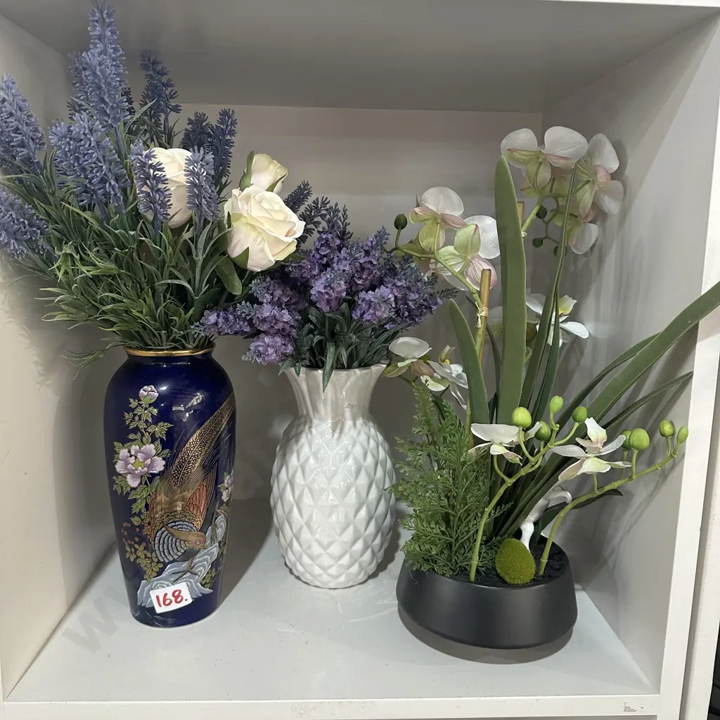 Vases and artificial flowers Image 1++