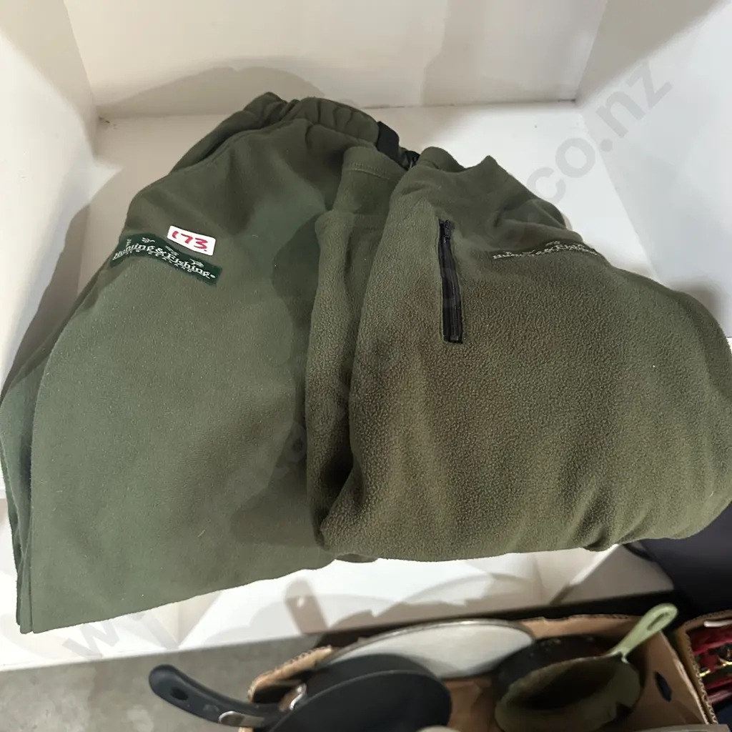 Hunting and fishing small size pants and medium fleece top. Image 1++