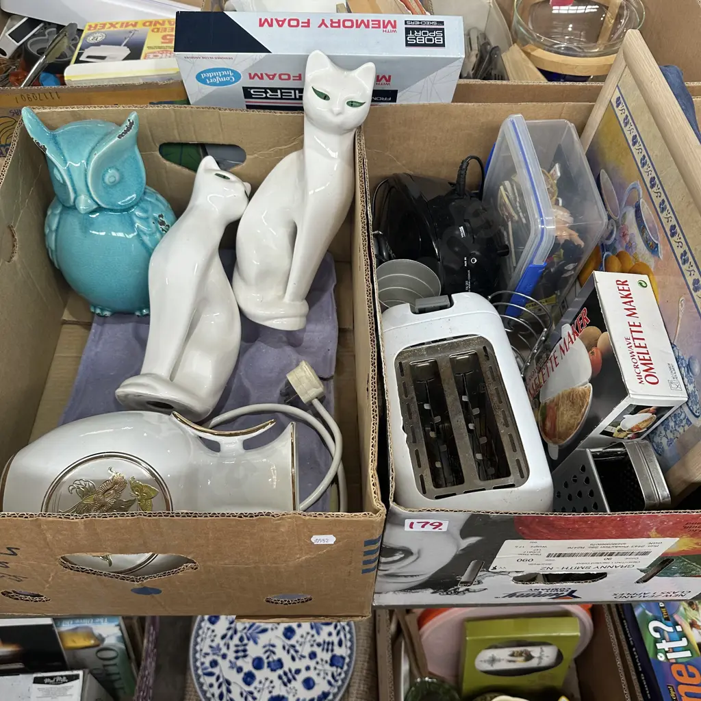 Two boxes CD player, pair of cats,vase and owl etc. Image 1++