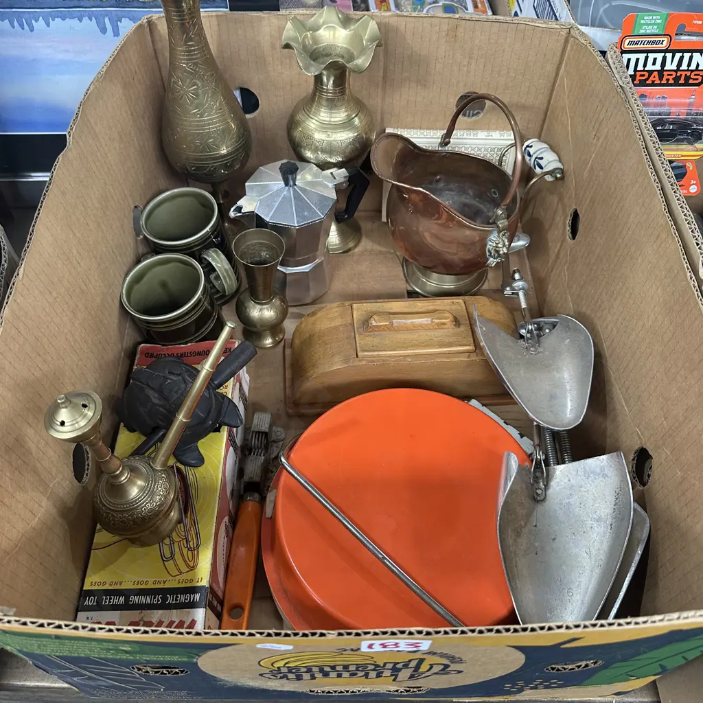 Box of collectables Image 1++