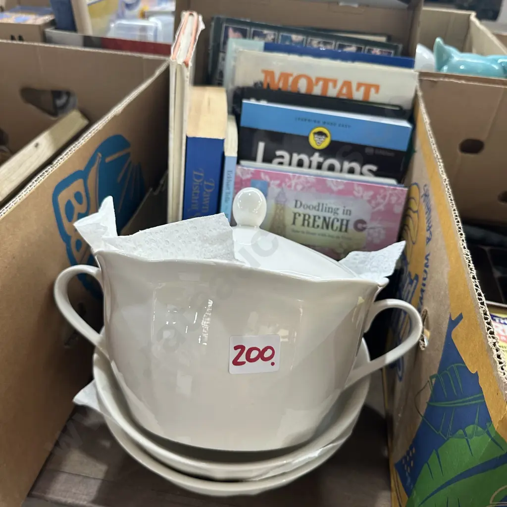 Books and china Image 1++