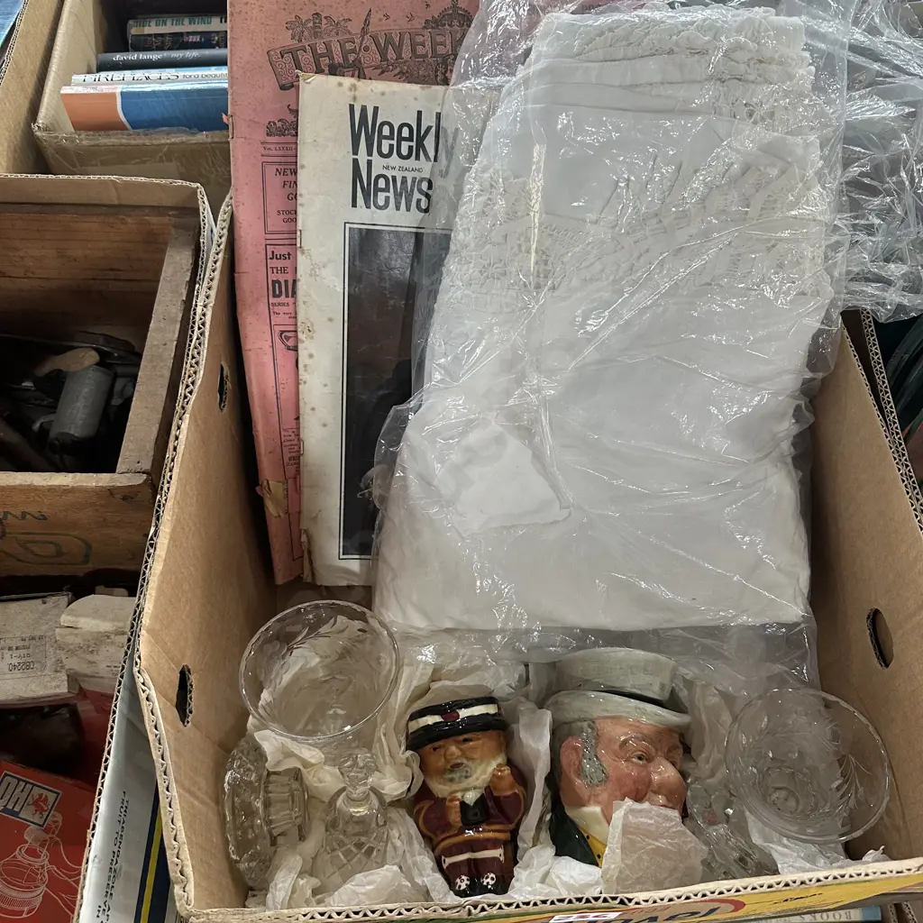 LPs, linen, toby jugs etc Image 1++