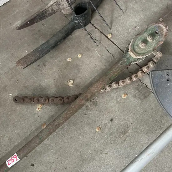 Record 233 chain pipe wrench