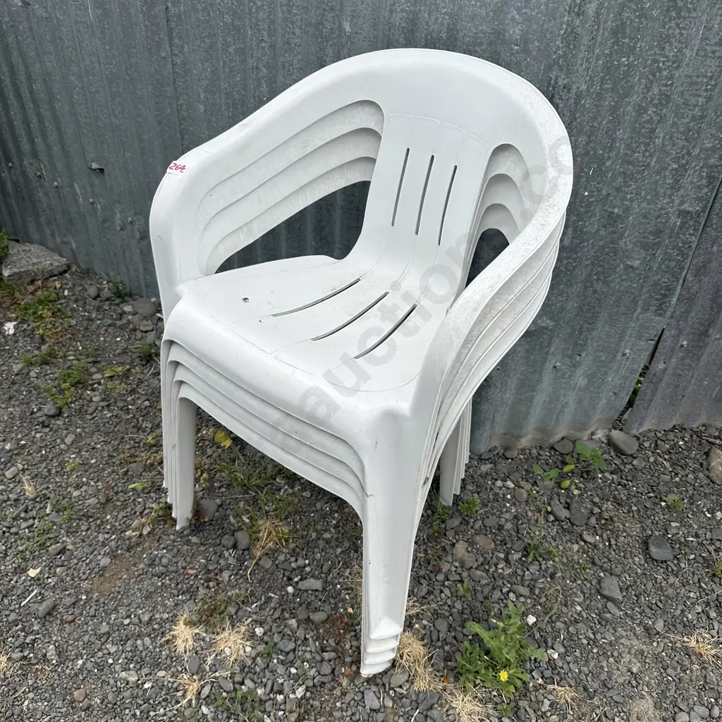 4 plastic chairs Image 1++