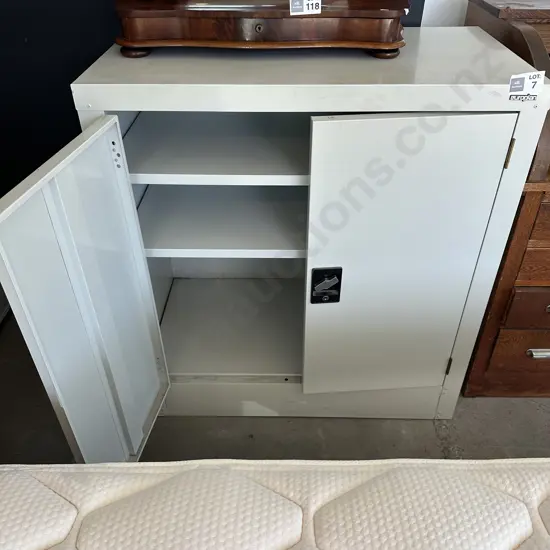 Europlan metal cabinet (no key)