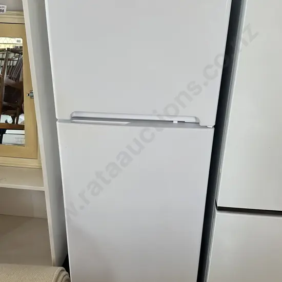 Tidy Daewoo Fridge freezer