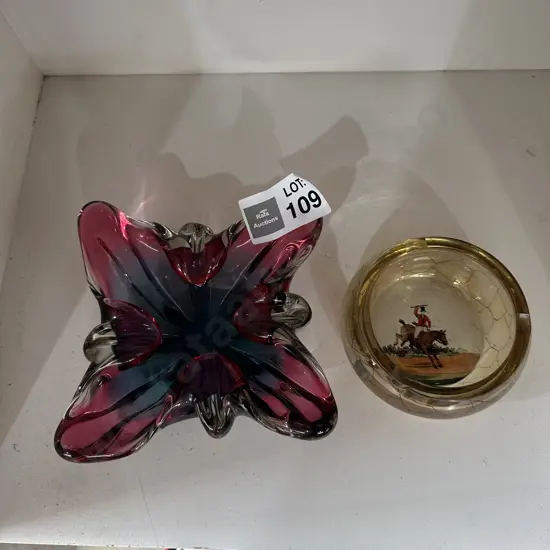 Art glass plus coaching scene dish