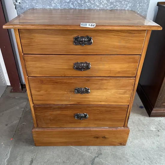 Colonial chest drawers