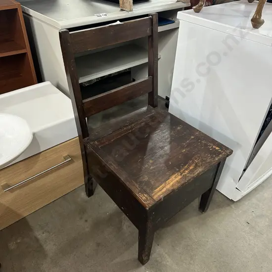 Commode chair