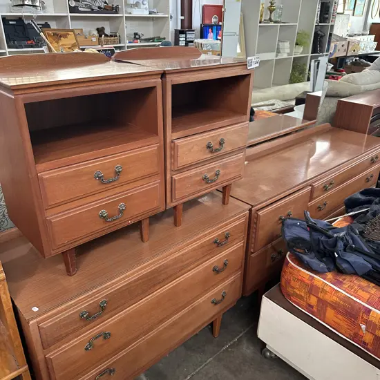 4pc Bedroom suite, solid Mahogany , Formica top