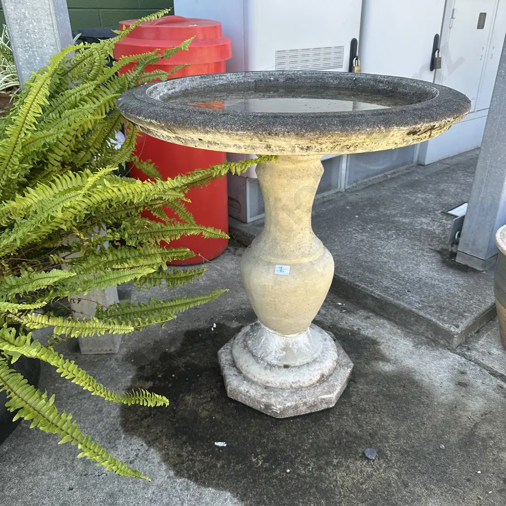 2pc concrete birdbath Image 1++