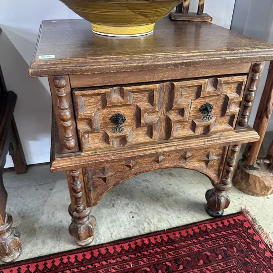 Tony Greaves wood carver Bed side