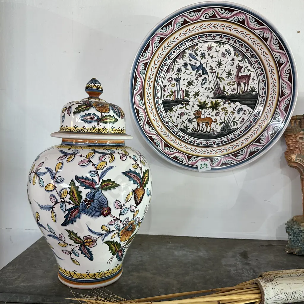 Portugal urn & decorative charger Image 1++