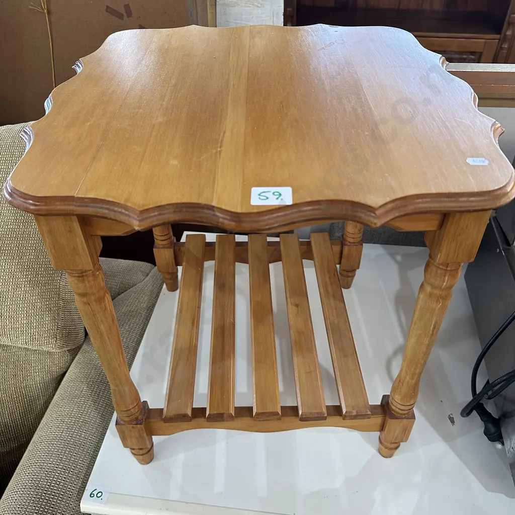 Rimu side table Image 1++