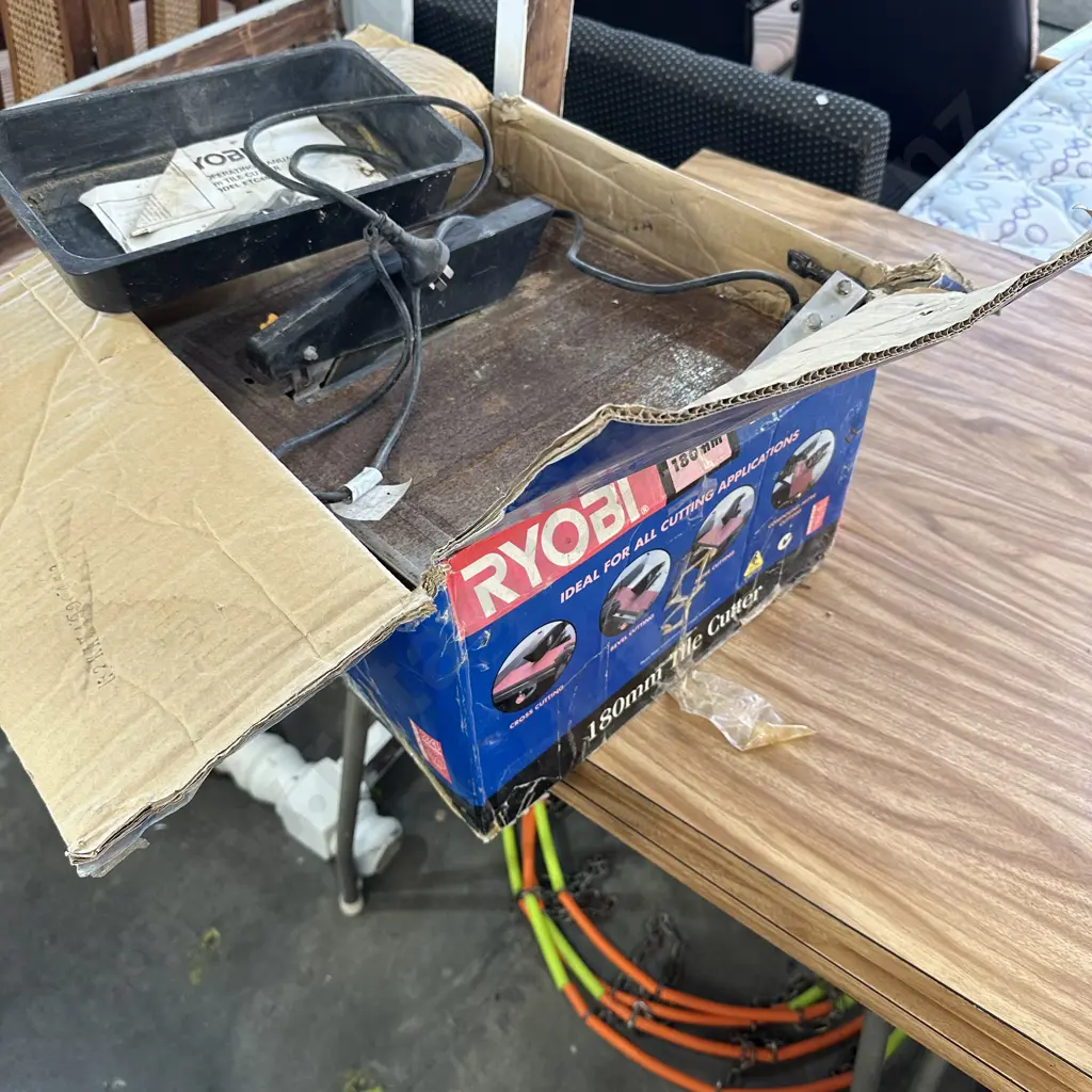 tile cutter and chains Image 1++