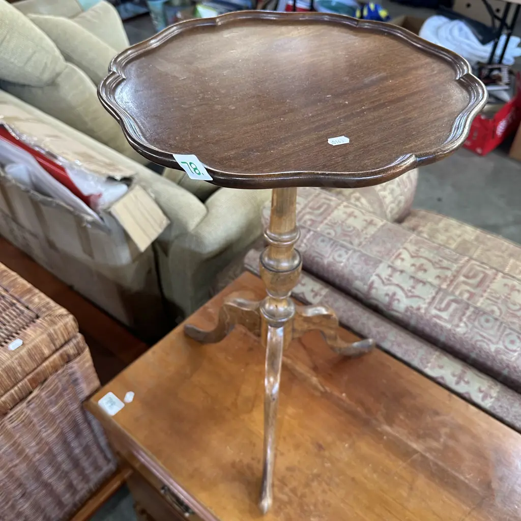 side table Image 1++