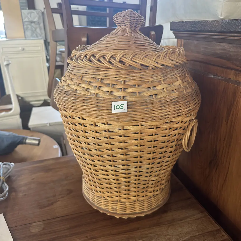 lidded basket Image 1++