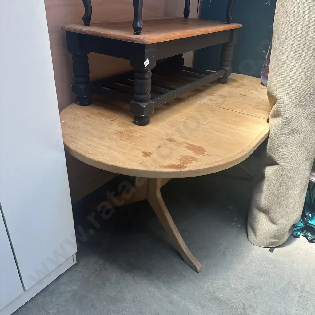 table and coffee table and chair Image 1++