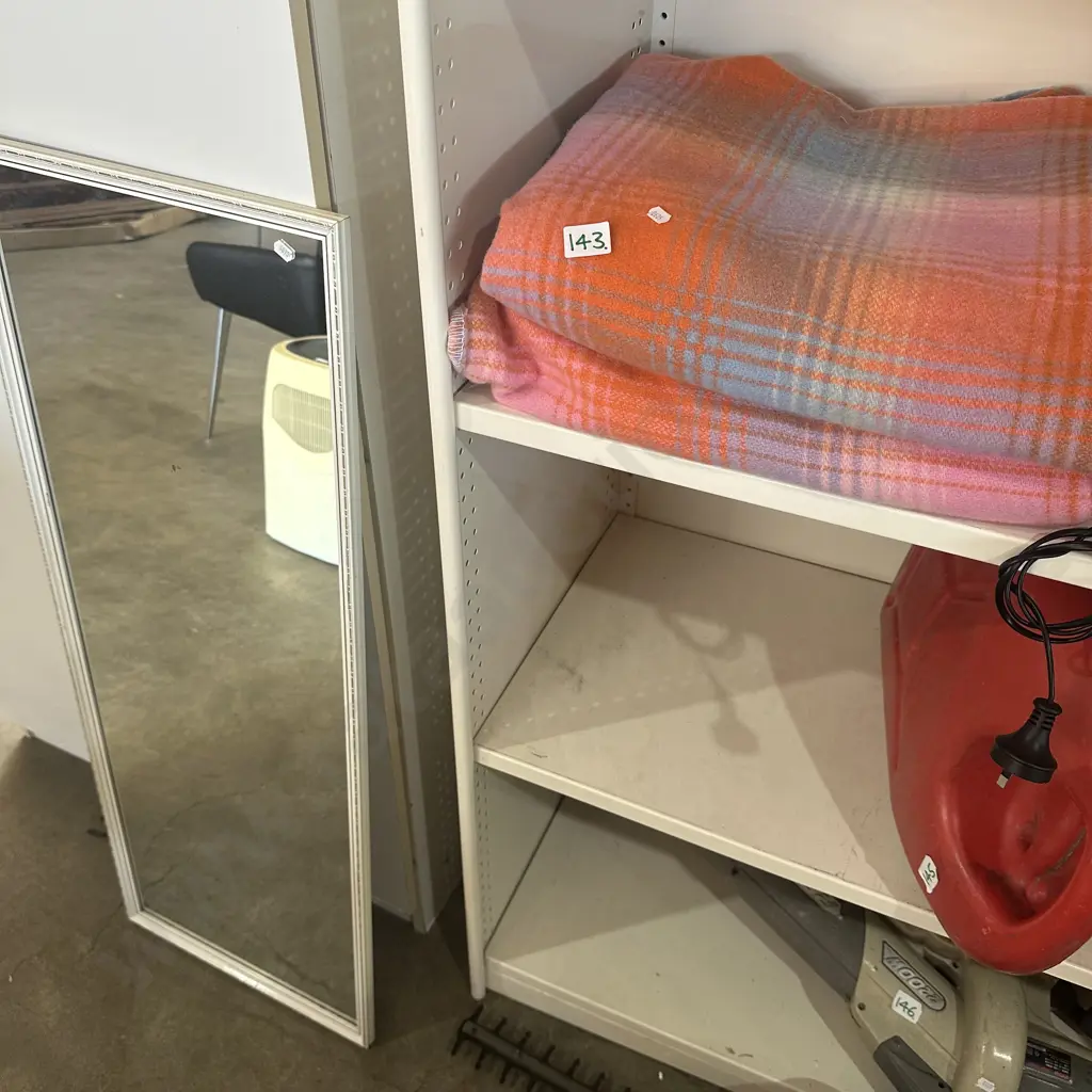 2 blankets and mirror Image 1++