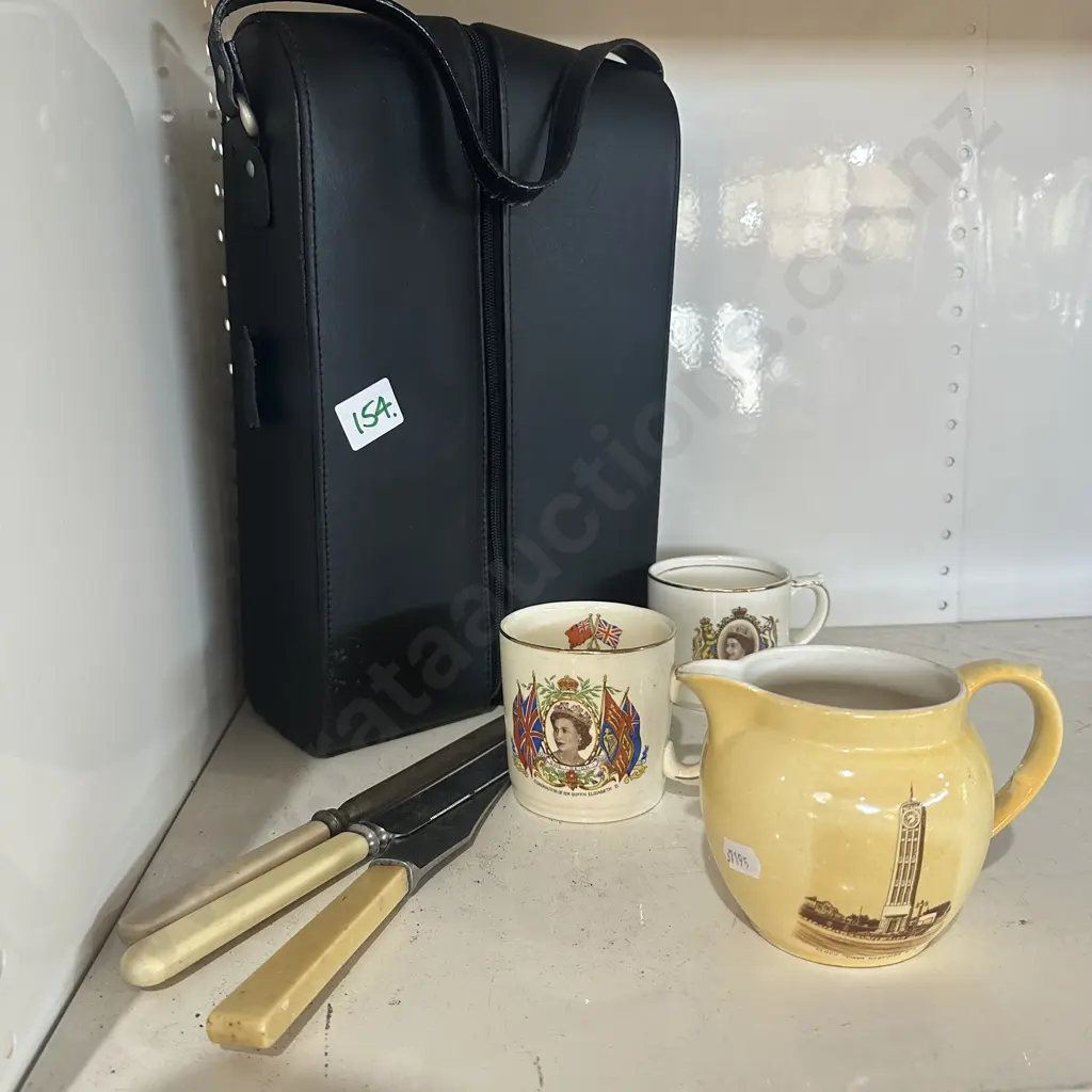 leather wine bottle bag, china and cuttlery Image 1++