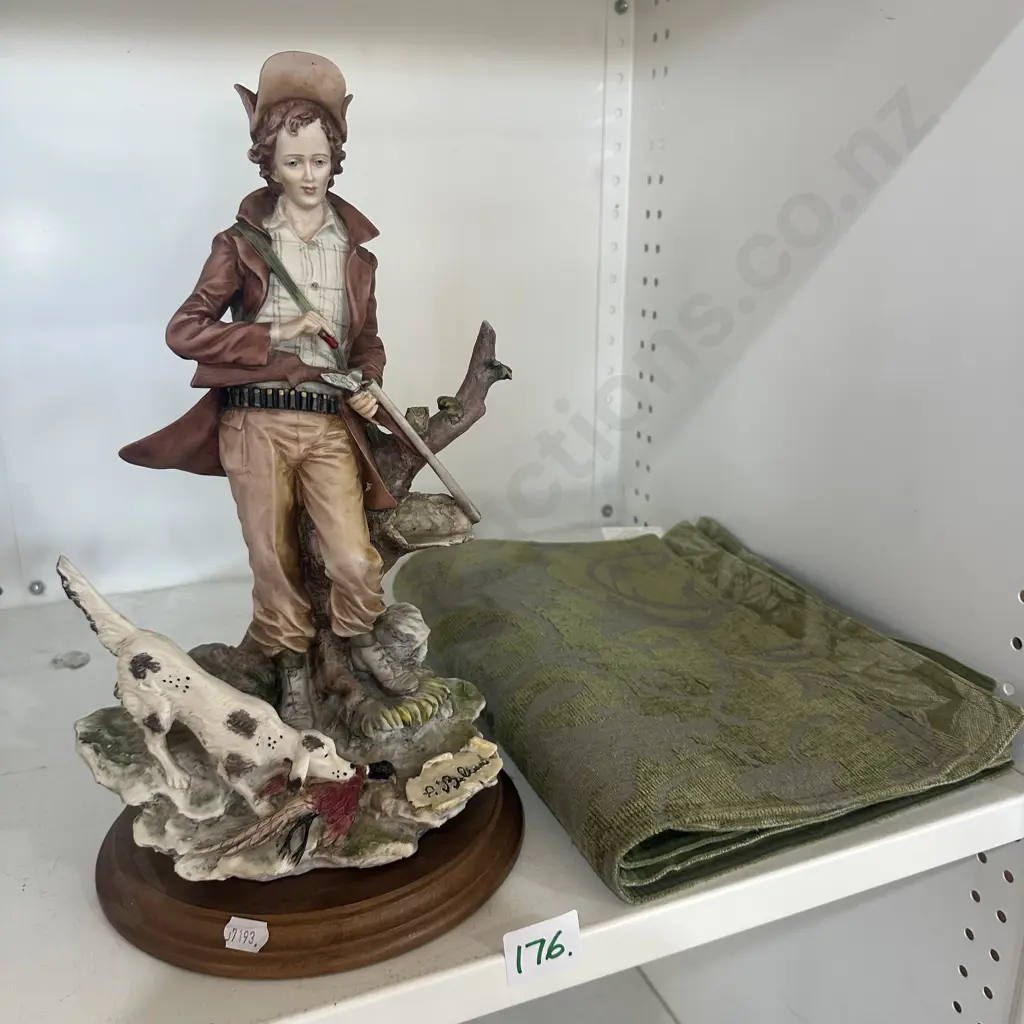 signed hunting figure plus place mats Image 1++