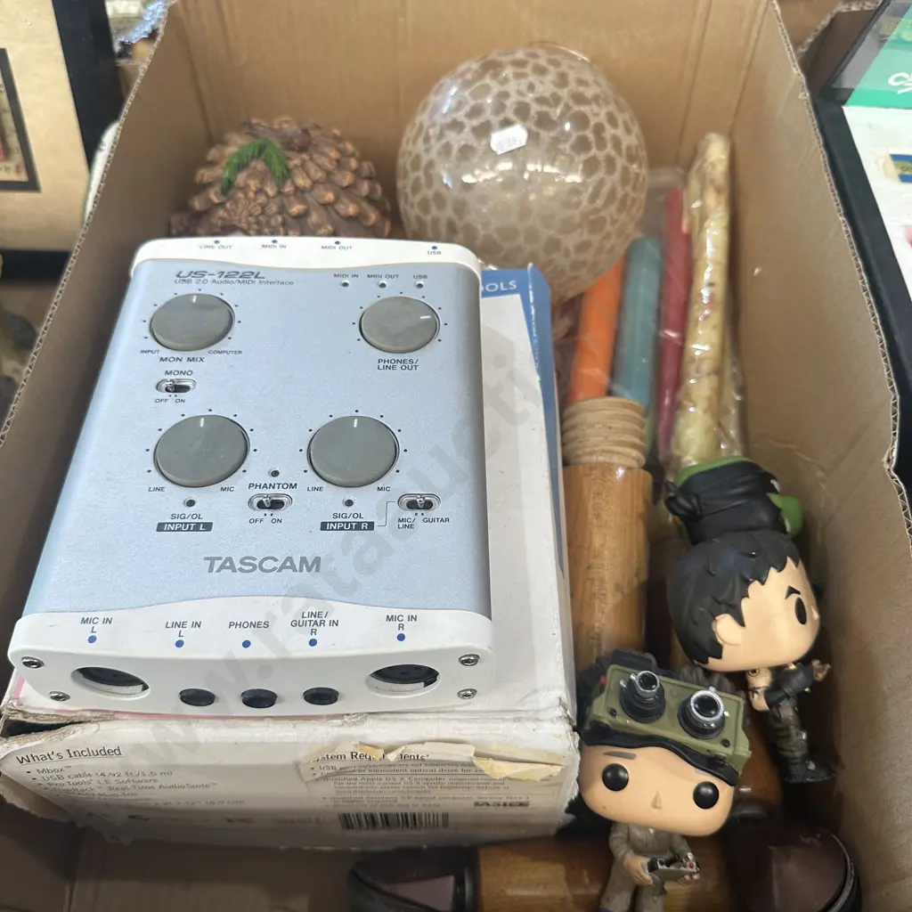 Box lot including collectable POP toys etc. Image 1++