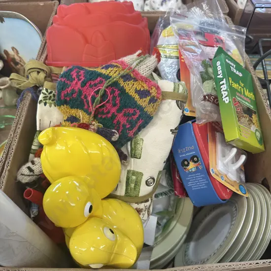 Plates, picture hooks, aprons etc.