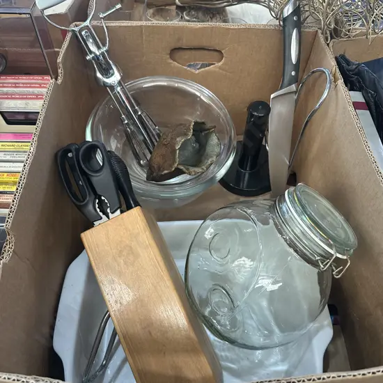 Knife block and Scanpan knife, cookie jar etc.