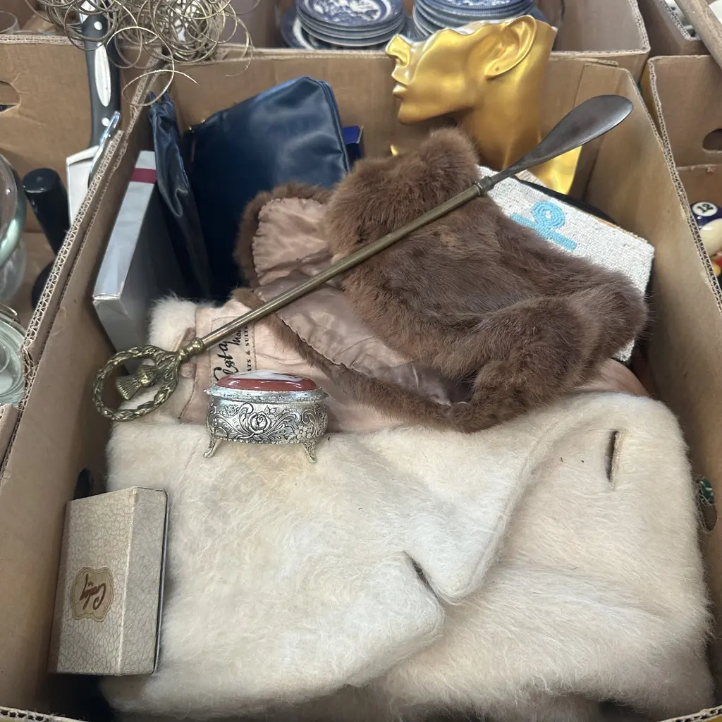 Assortment of vintage items Image 1++