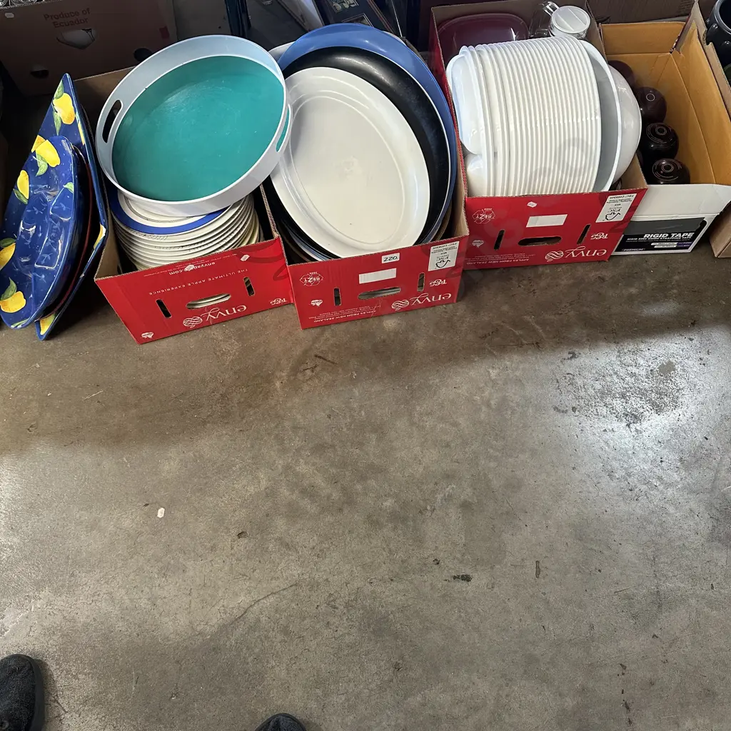 Four boxes plates, servers, boules etc. Image 1++