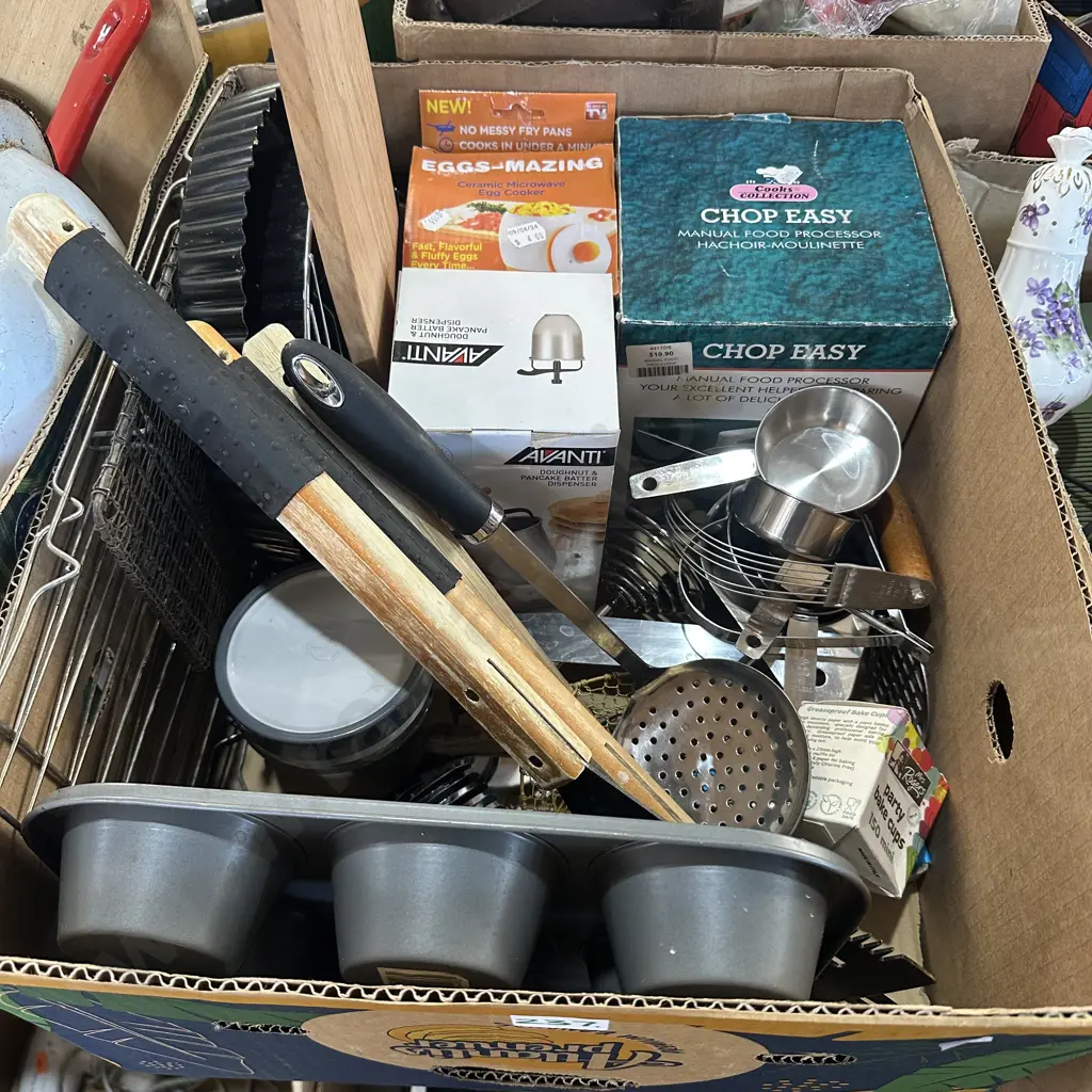Box of baking items etc. Image 1++